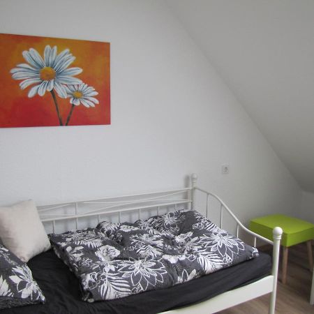 Moeblierte Dachgeschosswohnung In Ruhiger Lage Zu Vermieten Wetzlar Bagian luar foto