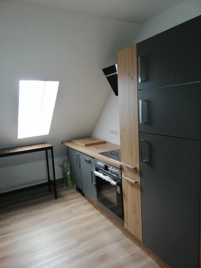 Moeblierte Dachgeschosswohnung In Ruhiger Lage Zu Vermieten Wetzlar Bagian luar foto