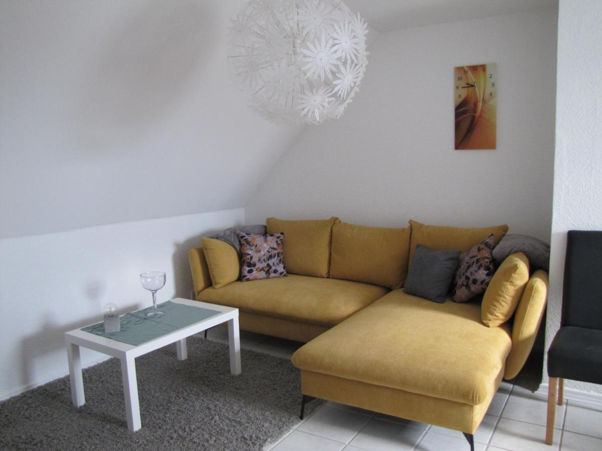 Moeblierte Dachgeschosswohnung In Ruhiger Lage Zu Vermieten Wetzlar Bagian luar foto