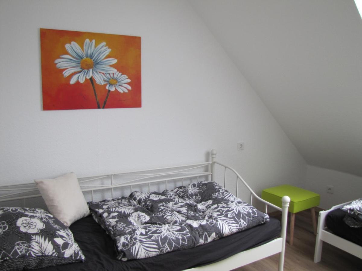 Moeblierte Dachgeschosswohnung In Ruhiger Lage Zu Vermieten Wetzlar Bagian luar foto