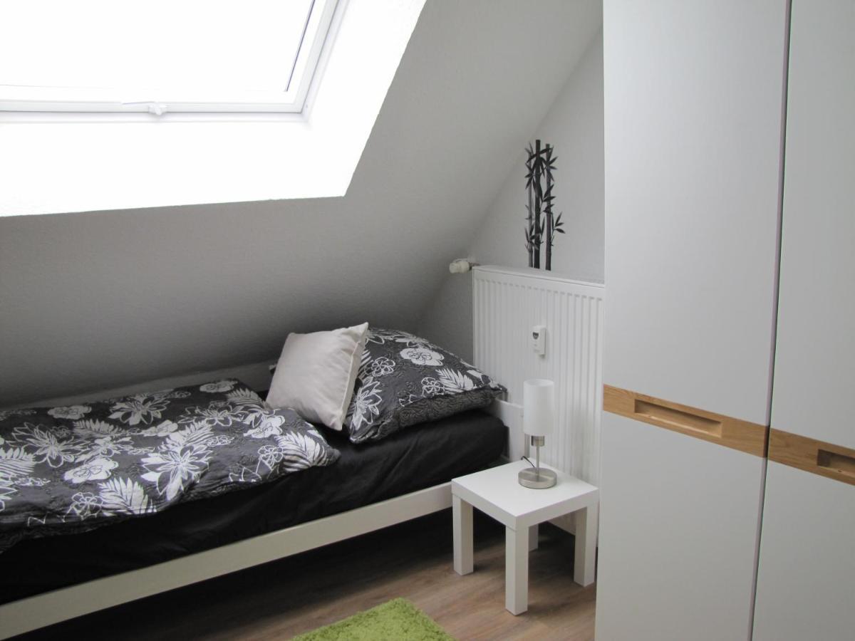 Moeblierte Dachgeschosswohnung In Ruhiger Lage Zu Vermieten Wetzlar Bagian luar foto