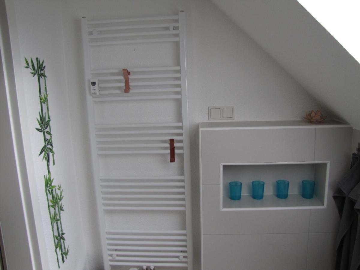 Moeblierte Dachgeschosswohnung In Ruhiger Lage Zu Vermieten Wetzlar Bagian luar foto