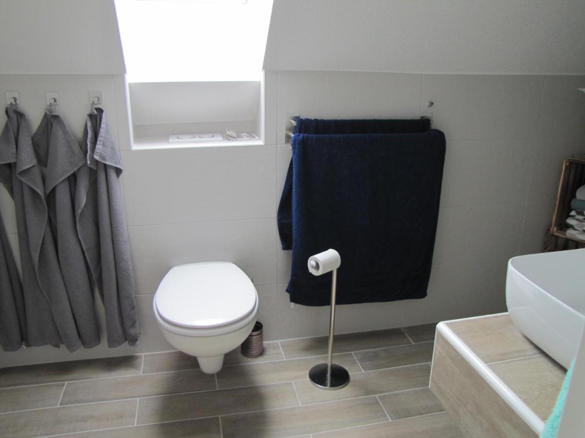 Moeblierte Dachgeschosswohnung In Ruhiger Lage Zu Vermieten Wetzlar Bagian luar foto