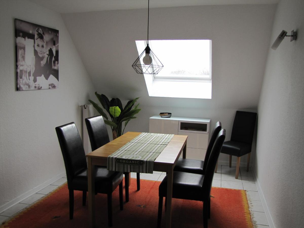 Moeblierte Dachgeschosswohnung In Ruhiger Lage Zu Vermieten Wetzlar Bagian luar foto