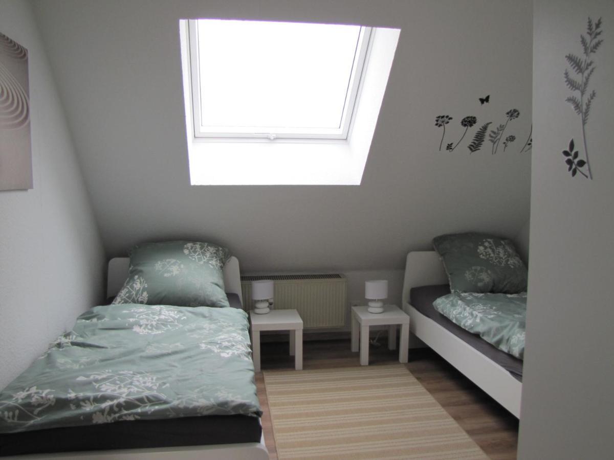 Moeblierte Dachgeschosswohnung In Ruhiger Lage Zu Vermieten Wetzlar Bagian luar foto